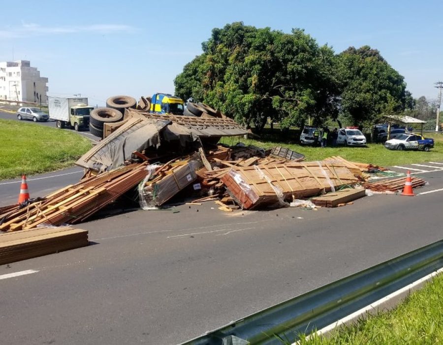 acidente-caminhao-marilia-240321