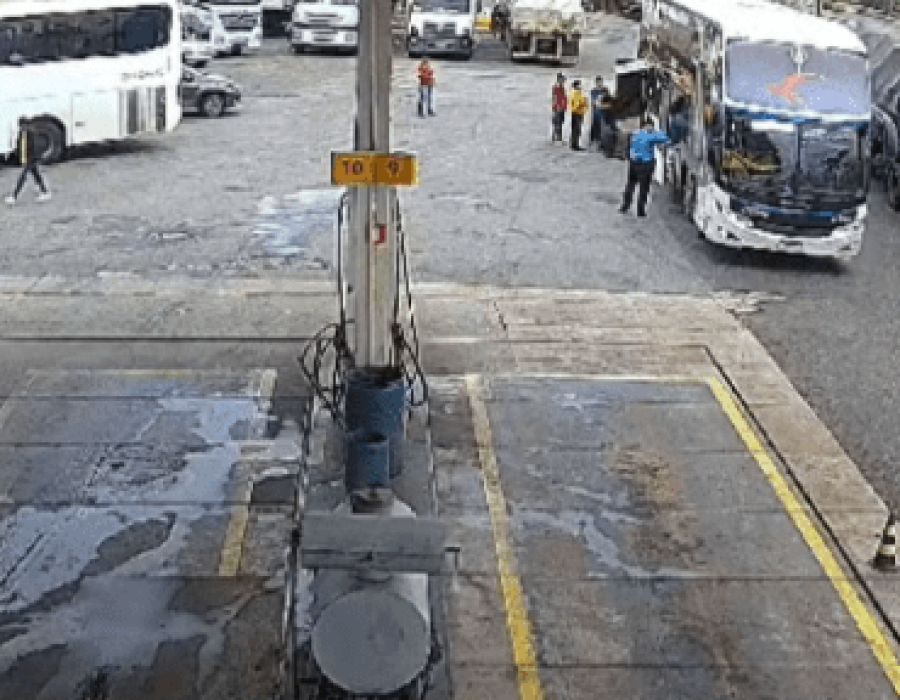 acidente-onibus-posto-140424-768x288