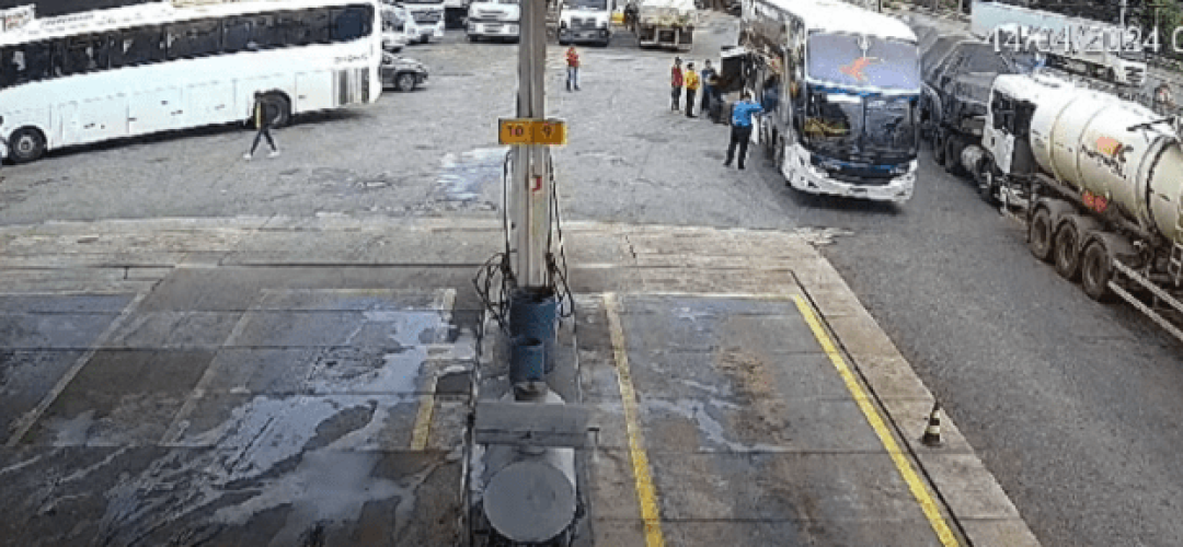acidente-onibus-posto-140424-768x288
