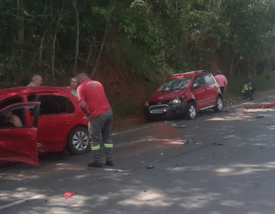 acidente-rodovia-angatuba-141123