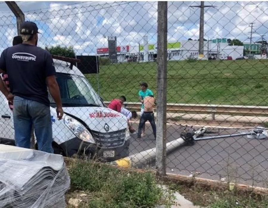 ambulancia-furtada-derruba-poste-avare-180322