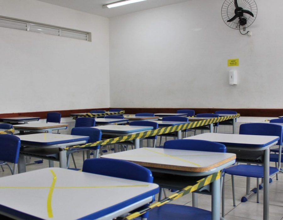 cadeiras-escolas-1536x905