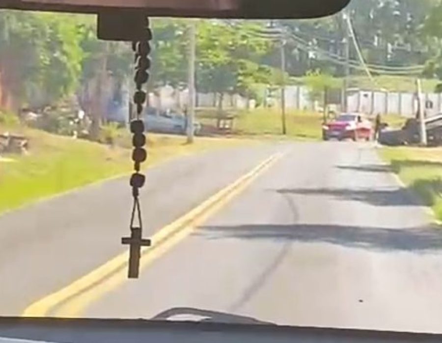 carro-colide-em-poste-durante-acidente-no-distrito-de-vitoriana-vitoriana-acid3-585x398