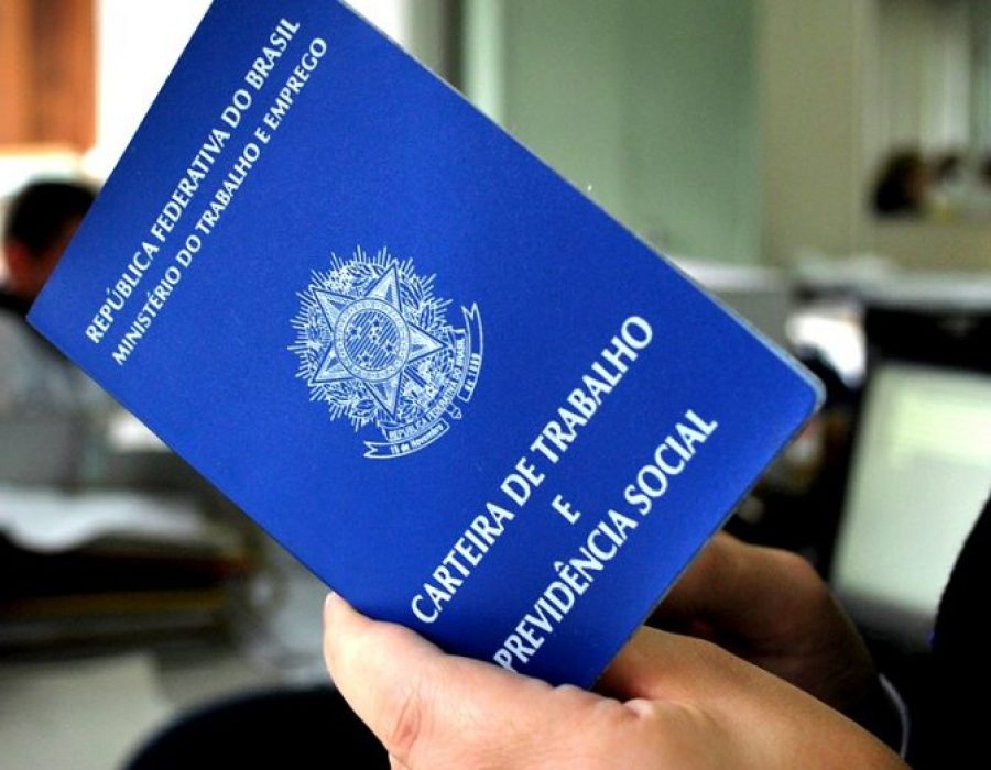 carteira-de-trabalho-768x523