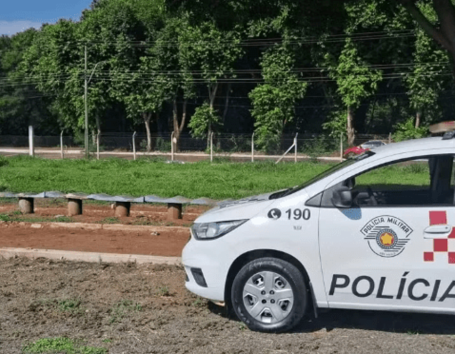 Corpo foi encontrado carbonizado e com ferimentos no corpo em campo de futebol em Jaú (Foto: Luis Magesto/Arquivo Pessoa