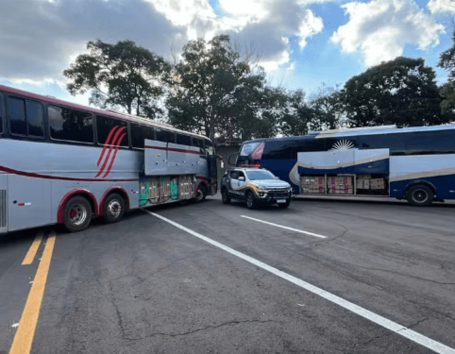 Dois homens foram presos em flagrante por contrabando na Rodovia Presidente Castello Branco, em Tatuí (Foto: Divulgação/Polícia Rodoviária)