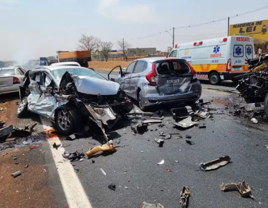 engavetamento-rodovia-anhanguera-150924