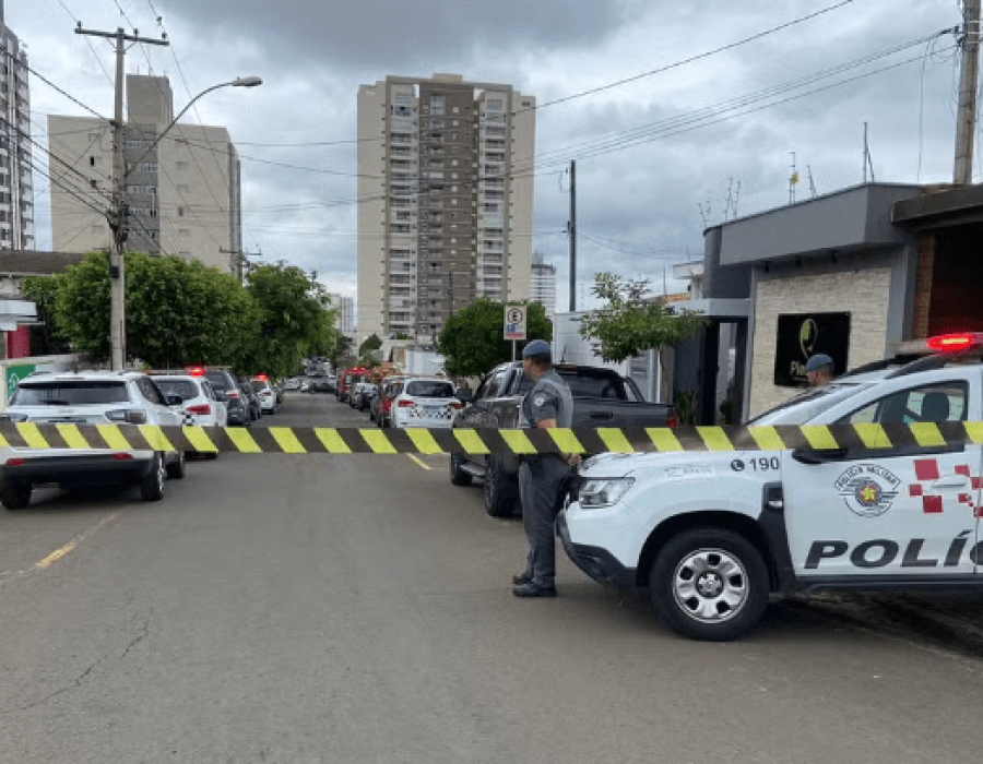 homem-arma-mae-piracicaba-150224