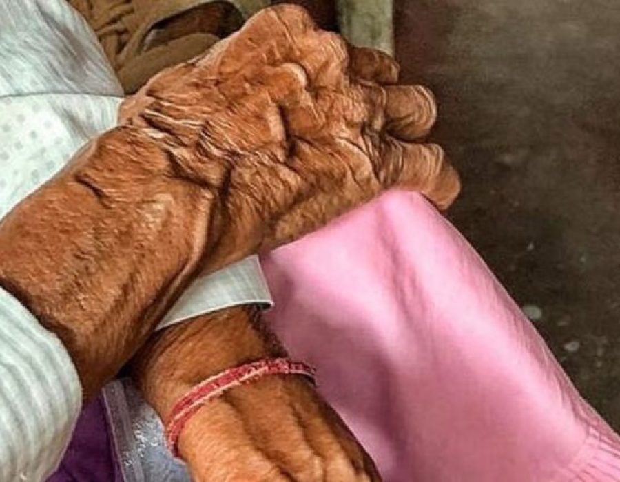 idosa-maos-090920-768x432