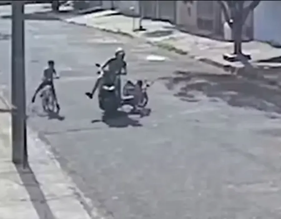 moto-atropela-crianca-avare-130125