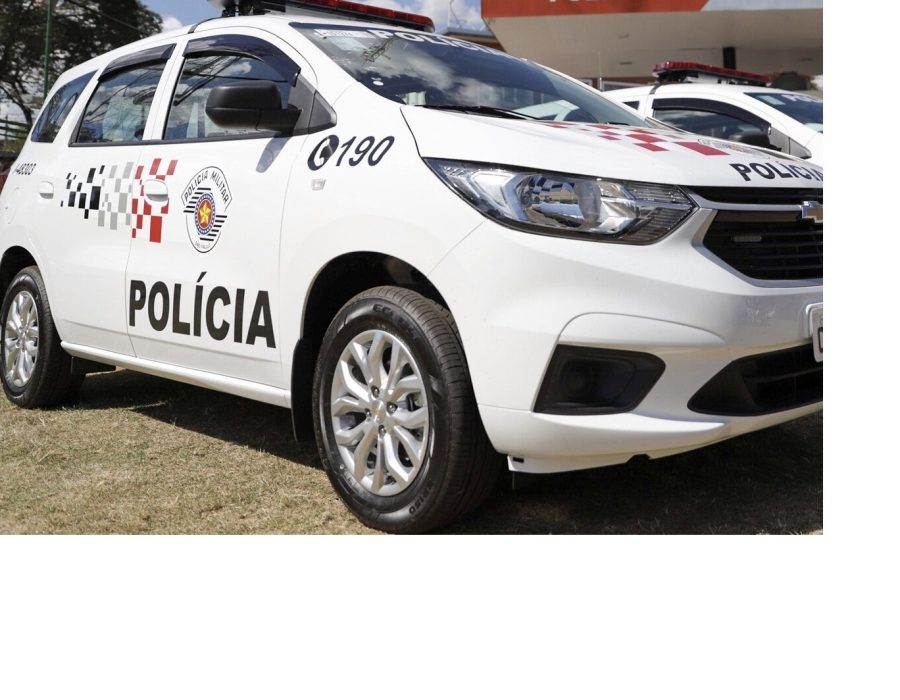 pm-prende-dono-de-casa-onde-havia-reclamacao-de-festa-durante-quarentena-onde-havia-droga-pm-viatura-policia-militar