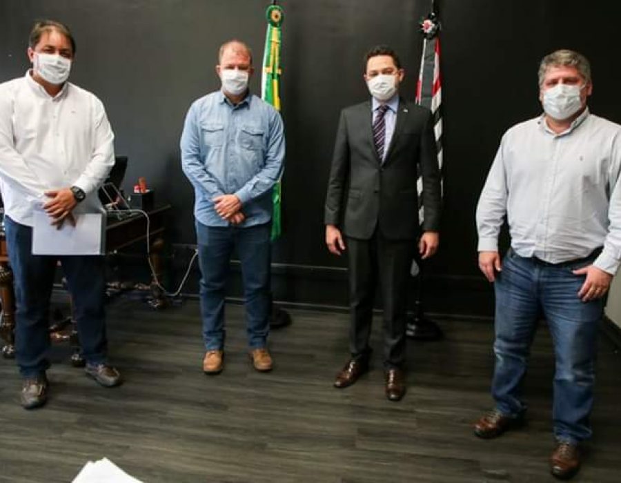 prefeito-faz-reuniao-com-governo-do-estado-sobre-a-covid19-fb-img-1593567828079