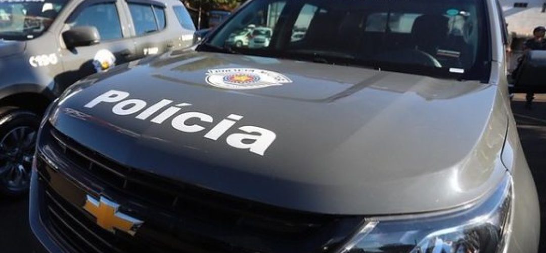 prende-homem-que-guardava-droga-para-gerente-do-trafico-pm-militar-policia-viatura-22-585x446