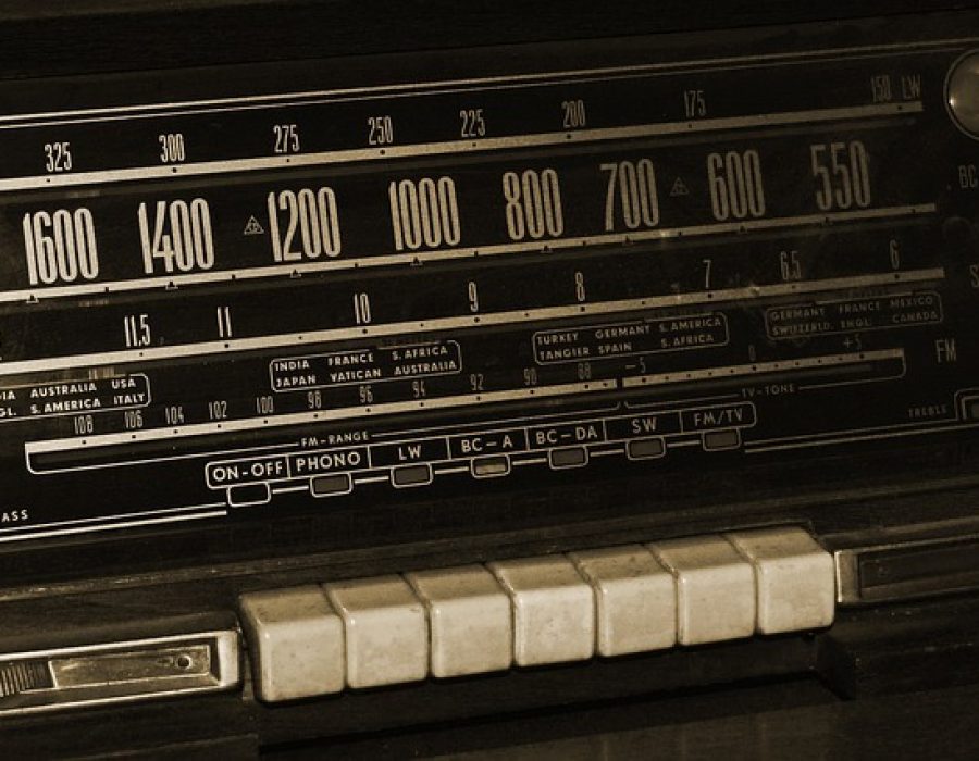 radio-gdf0de2271_640